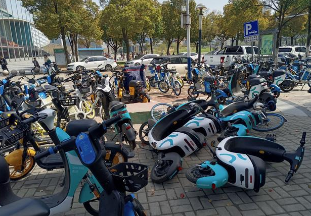 共享電動車亂停亂放現象主要問題在哪？