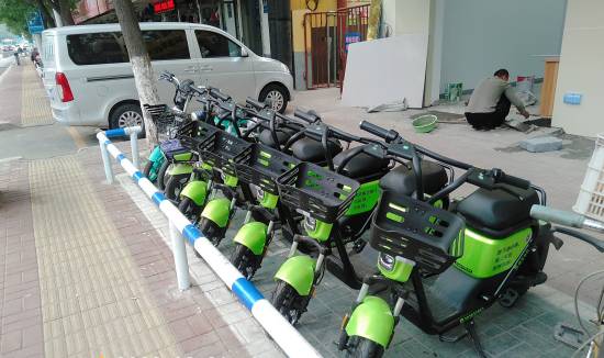 共享電動車行業是如何解決充電問題的？