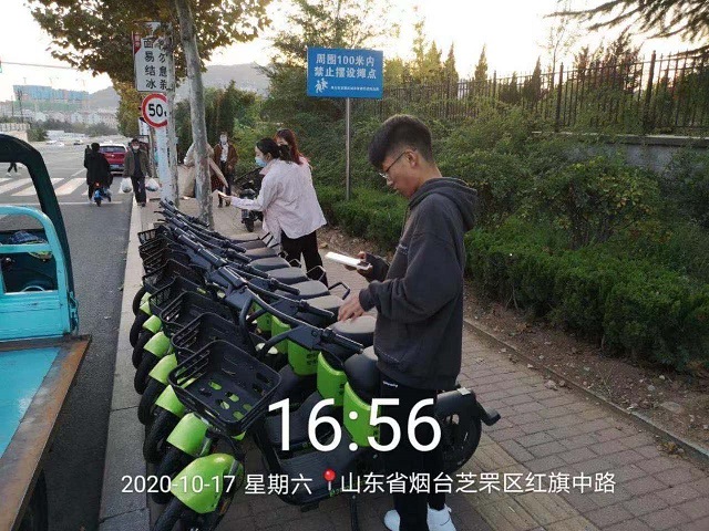 相比不戴頭盔,騎行共享電單車(chē)這些行為安全隱患更大!
